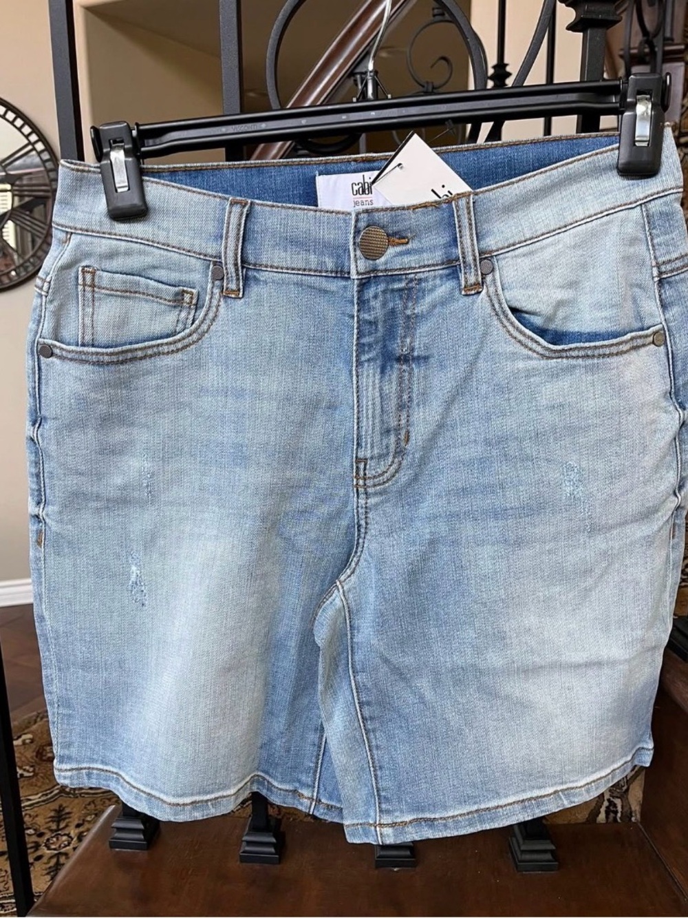 cabi #6399 Austin Shorts. NWT. Size 4. Retails $119